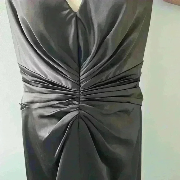 Black satin Tadashi collection cap sleeve midi dress with front slit - Picture 3 of 8